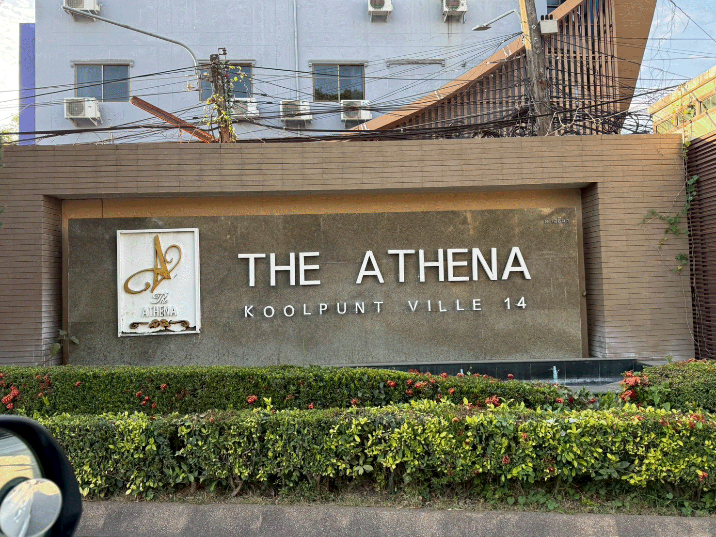 物件全体ツアー（玄関→リビング→各寝室→プール）