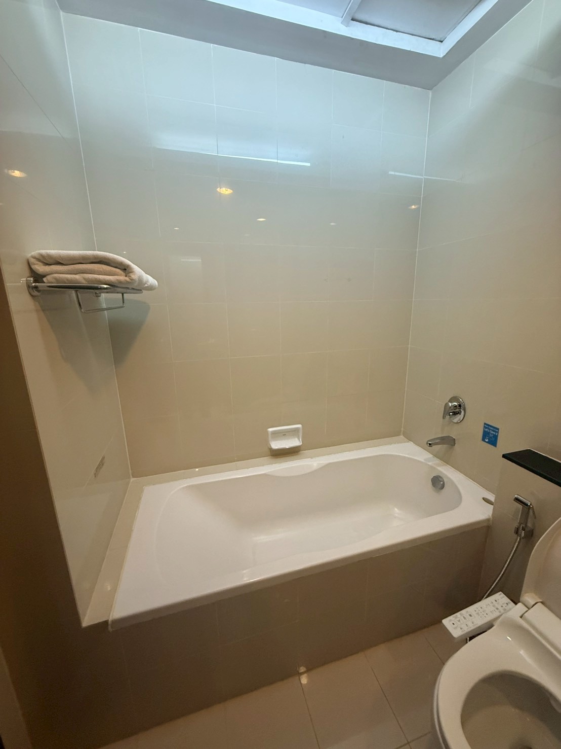 Cape Racha Sriracha バスルーム全体・湯船