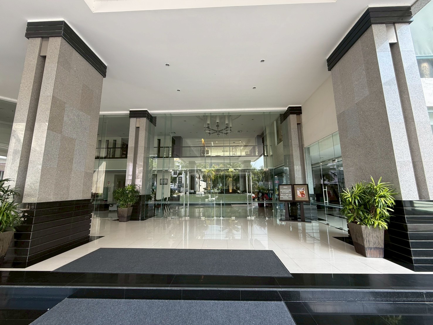 Cape Racha Sriracha ロビー・ラウンジ全体