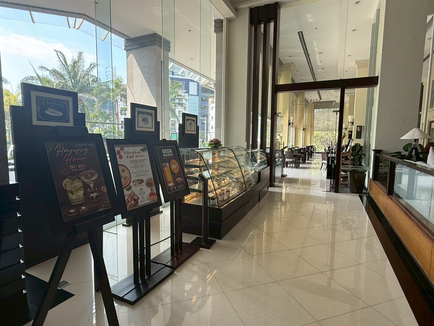 Le Marin レストラン外観・内観｜朝から深夜まで使えるホテル内レストラン