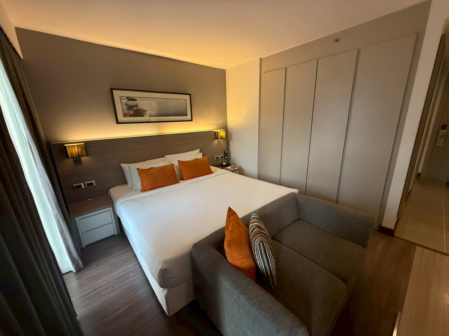 部屋全体・ベッド周り・ソファ・収納