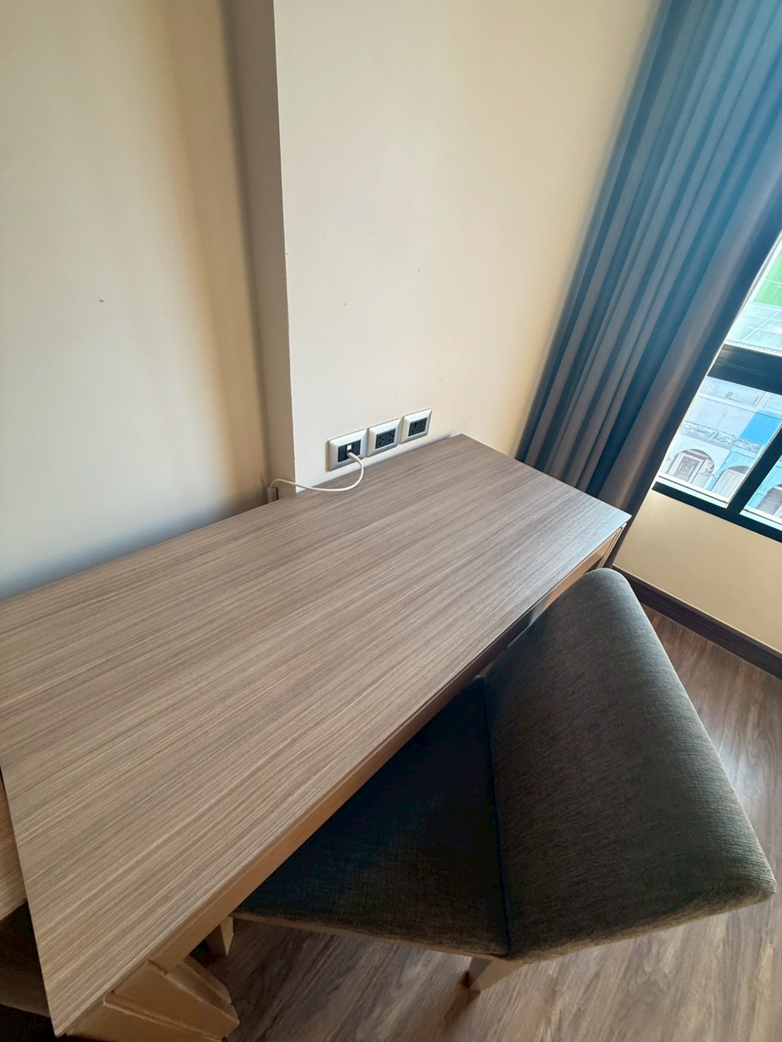 シタディーン シラチャ デスク周り