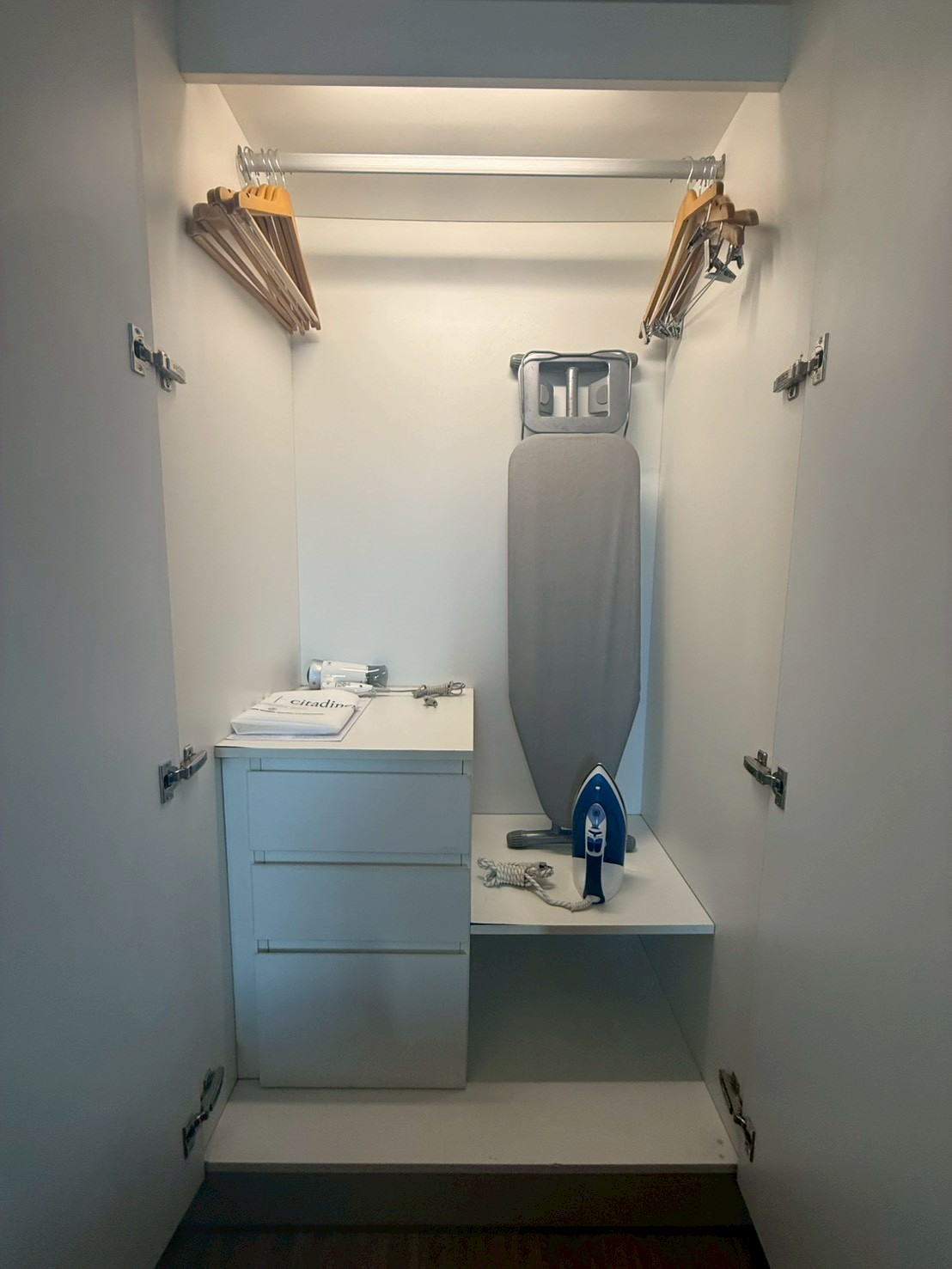 部屋全体・ベッド周り・ソファ・収納