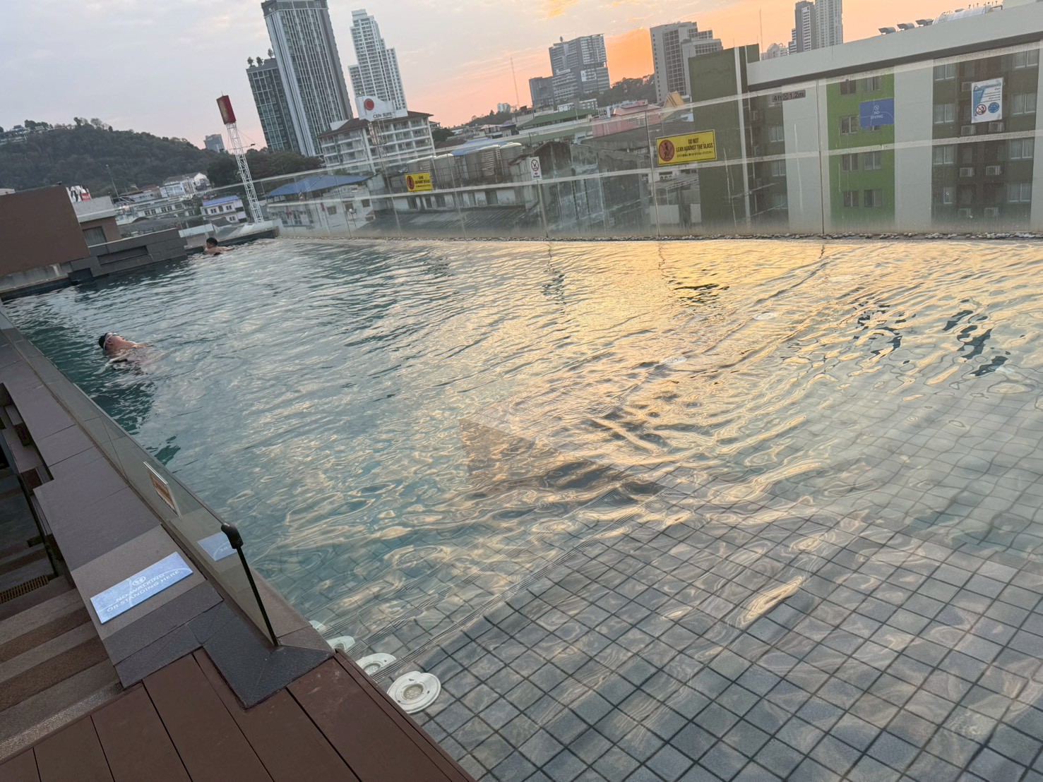 シタディーン シラチャ プール