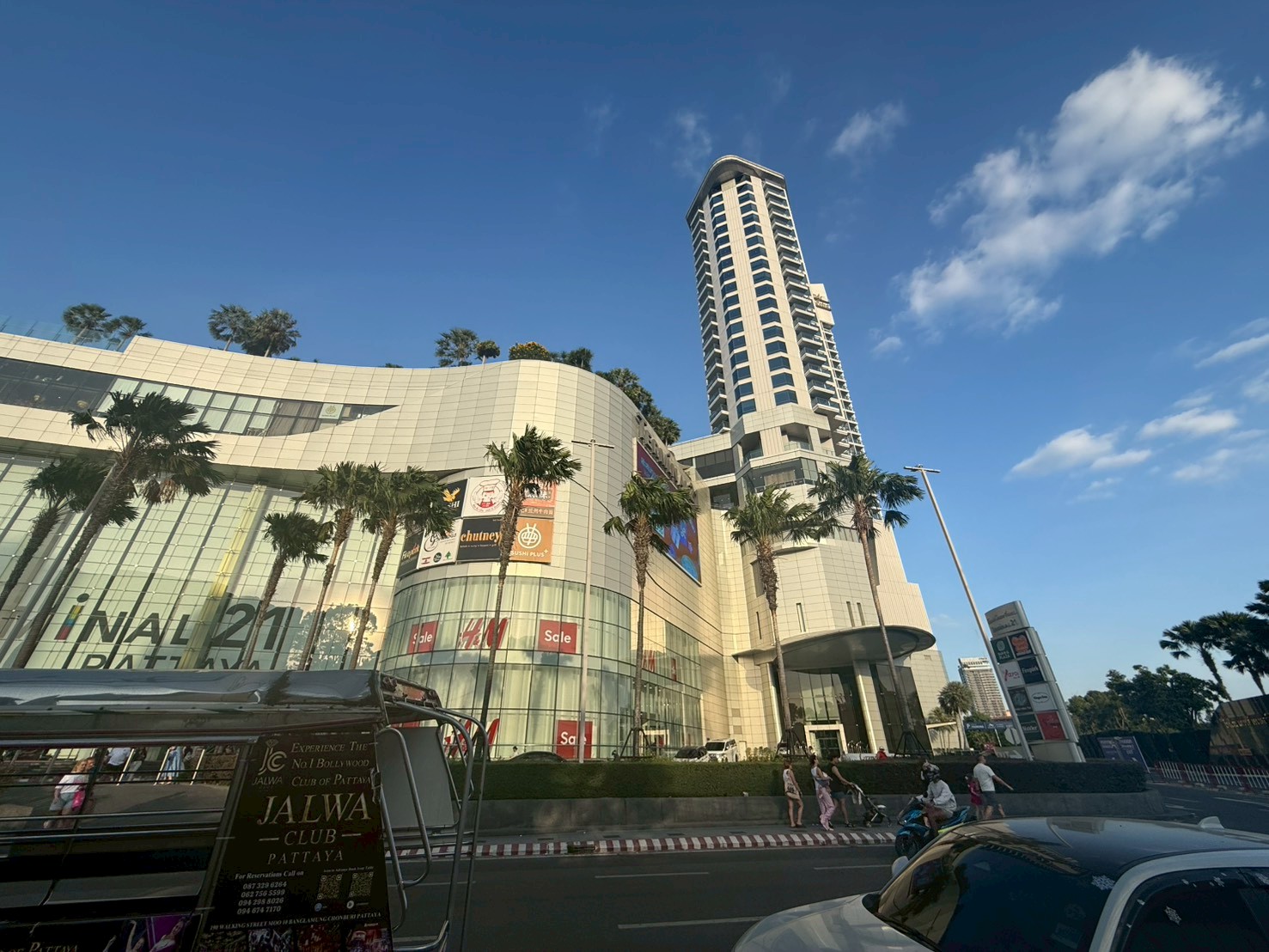 グランデセンターポイントパタヤとターミナル21の外観