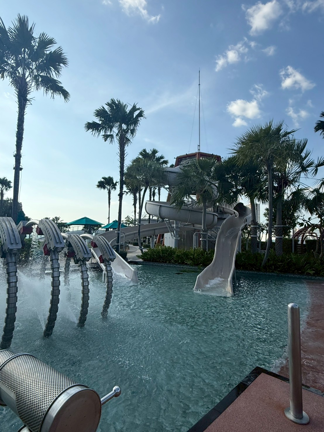 昼プール・夜プール・スライダー・キッズプール