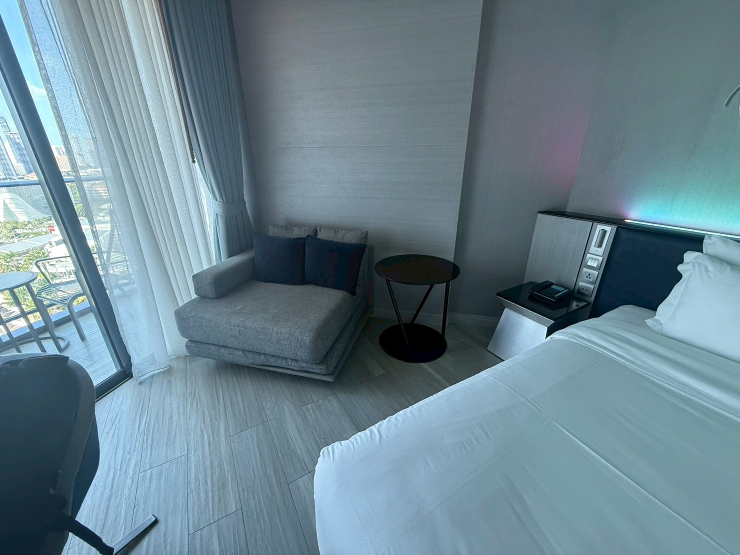 13階から見えるパタヤの海（昼景・夜景）