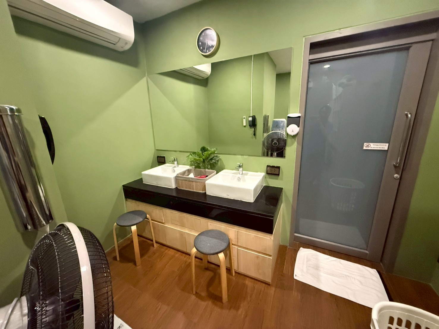 呉竹荘シラチャ サウナ入口