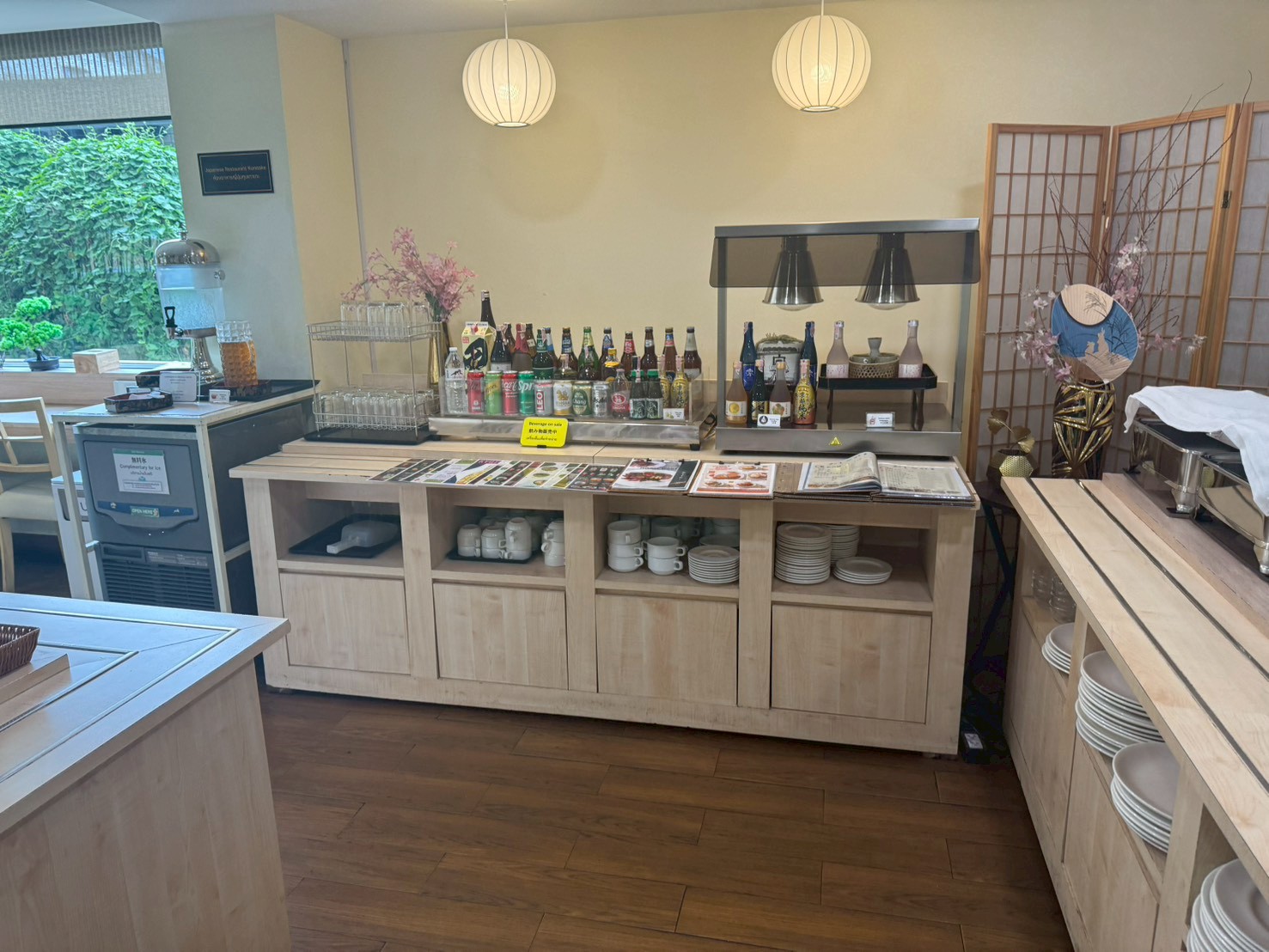 呉竹荘シラチャ 朝食会場