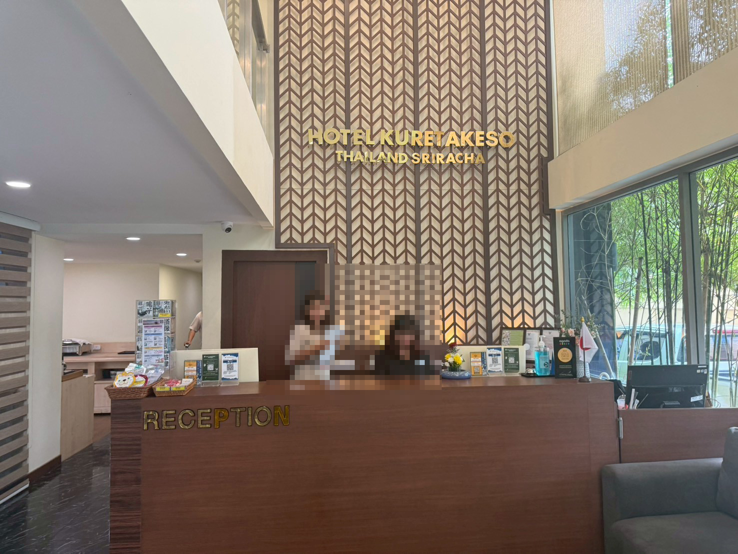 呉竹荘シラチャ ロビー