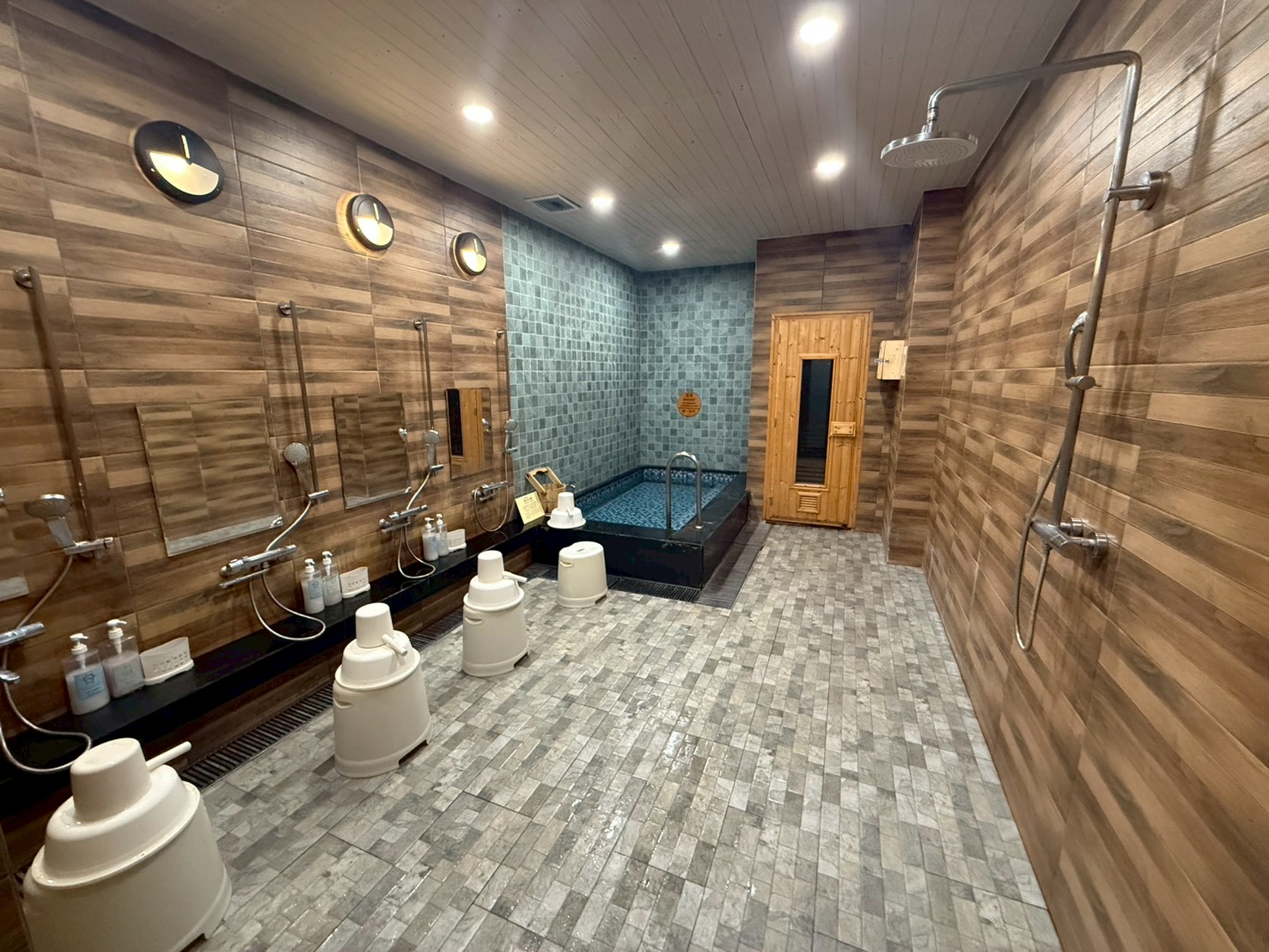 呉竹荘シラチャ 温泉（浴場）