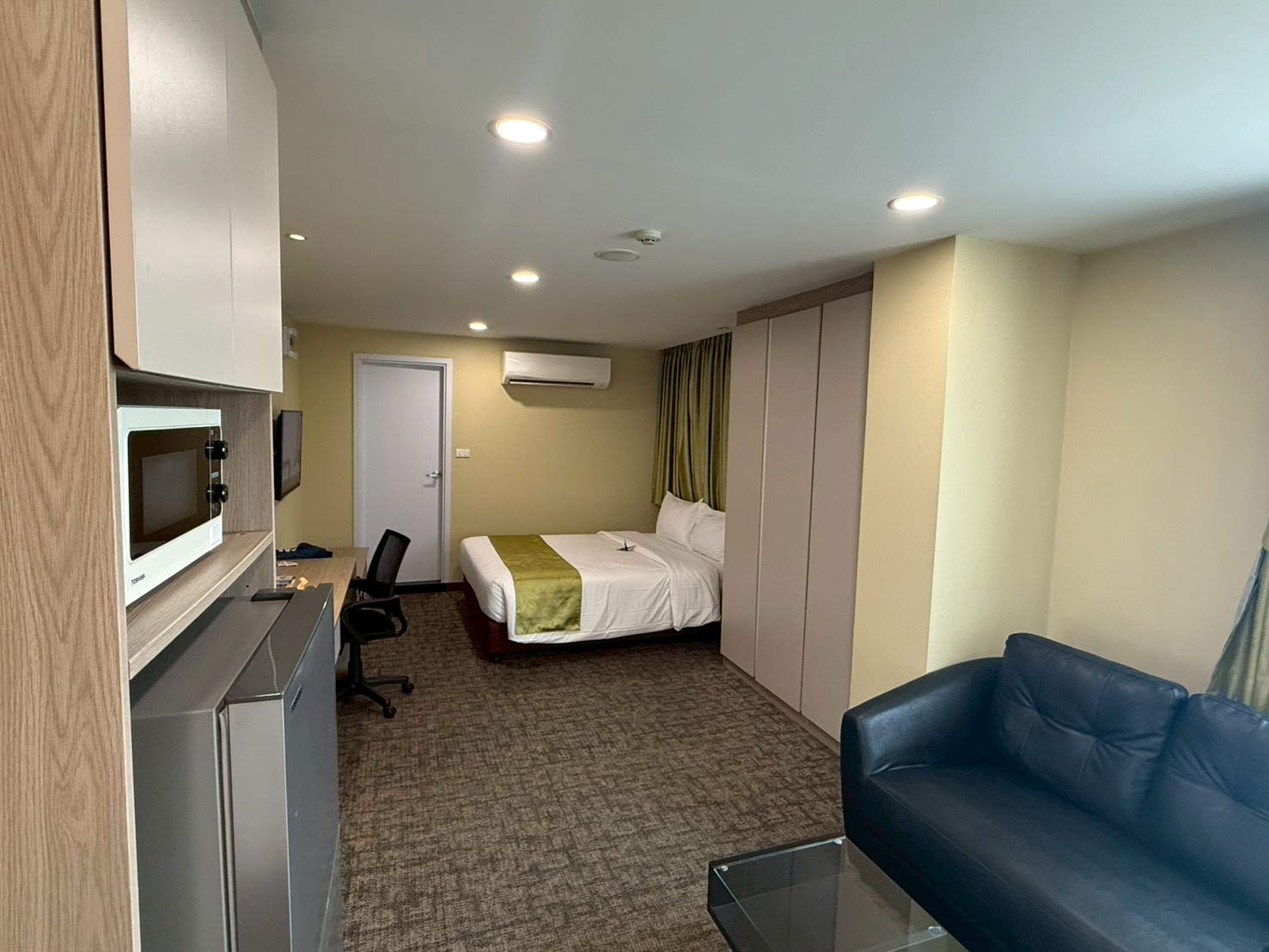 呉竹荘シラチャ デラックスキングルーム