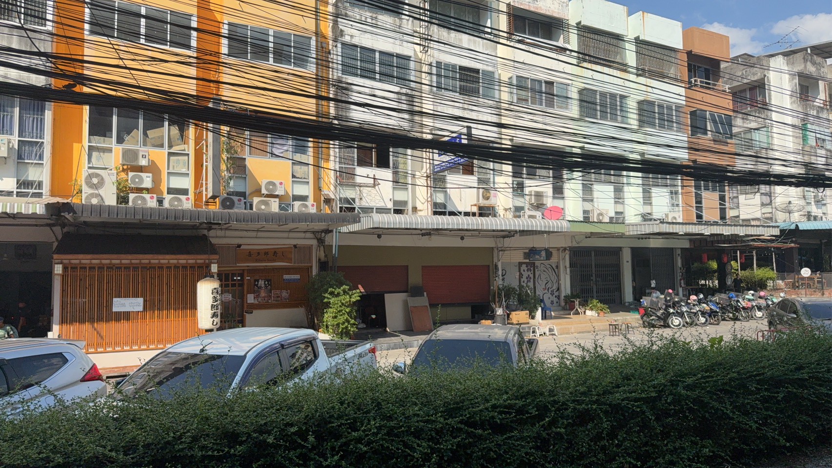 マデラ レジデンス 前の通り