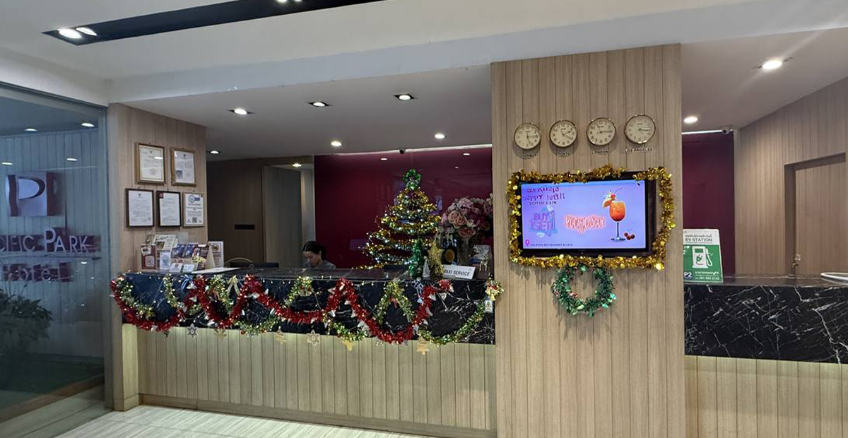 Pacific Park Hotelのロビー・チェックインカウンター